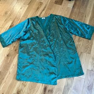 Lovely plus silky roads green with lace detail and pockets size 2X